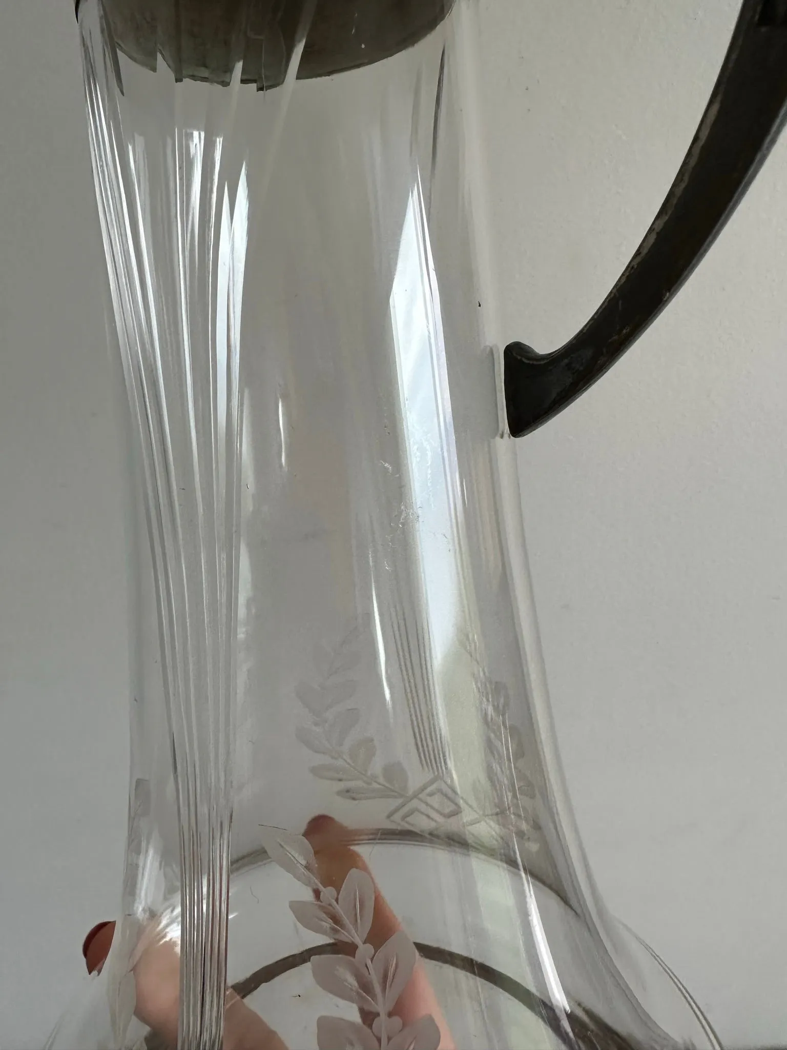 Carafe en cristal ciselé et métal argenté années 1910