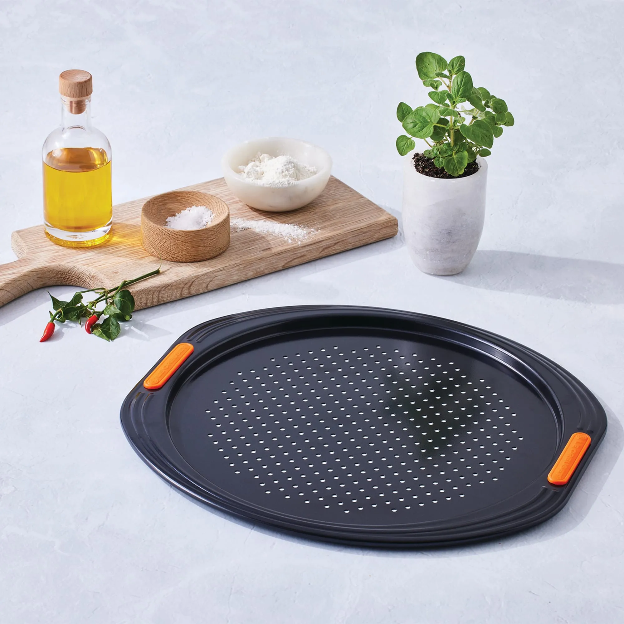 Le Creuset Toughened Non-Stick Pizza Tray 33cm