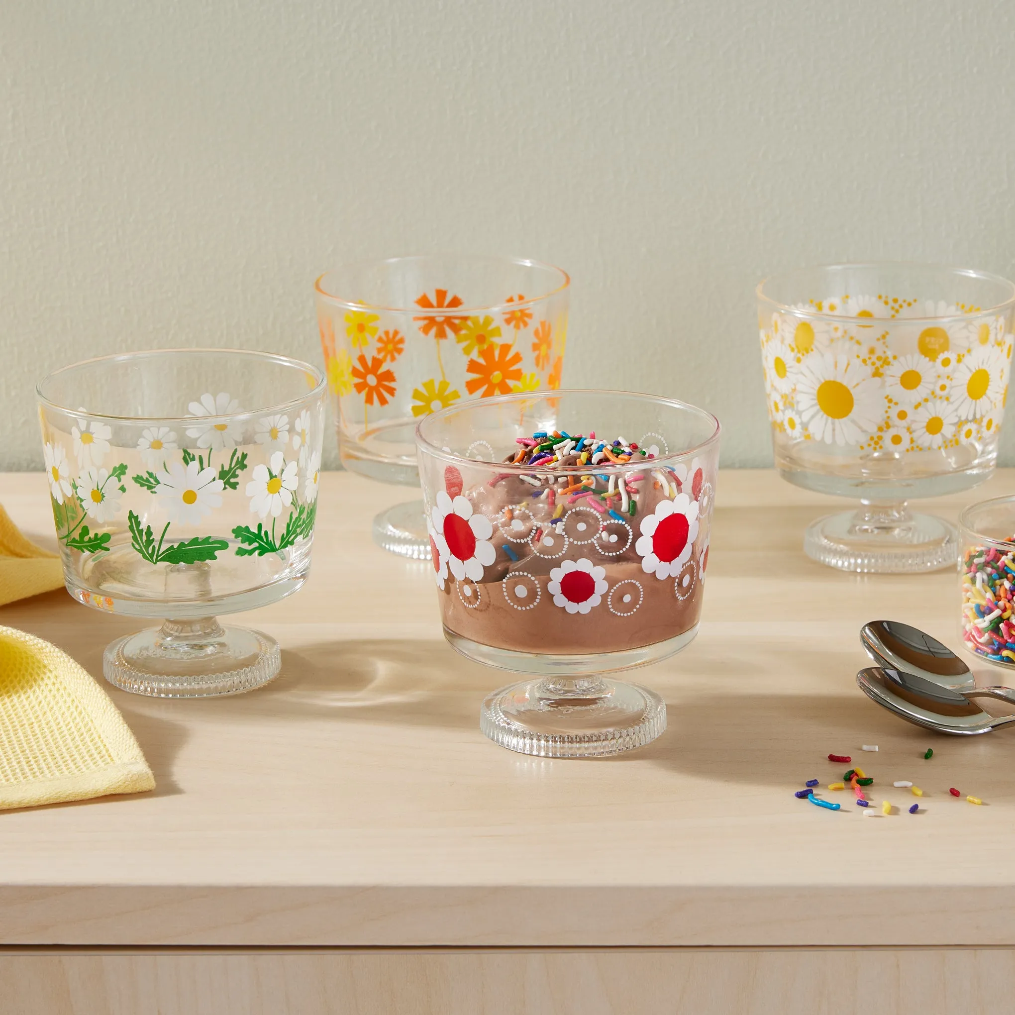 Retro Glass Footed Dessert Cup - Growing Daisies