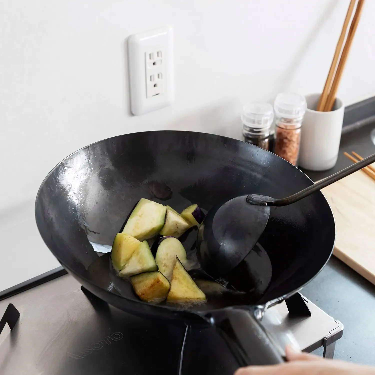 Yamada Hammered Iron Round Bottom Wok (1.2mm Thickness)